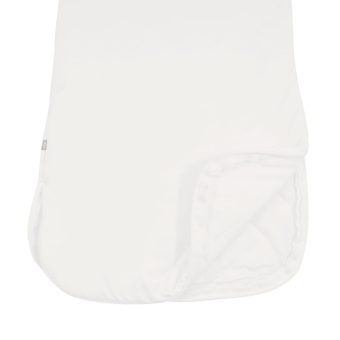 Dual zipper being displayed on Kyte Baby Sleep Bag in Cloud 2.5