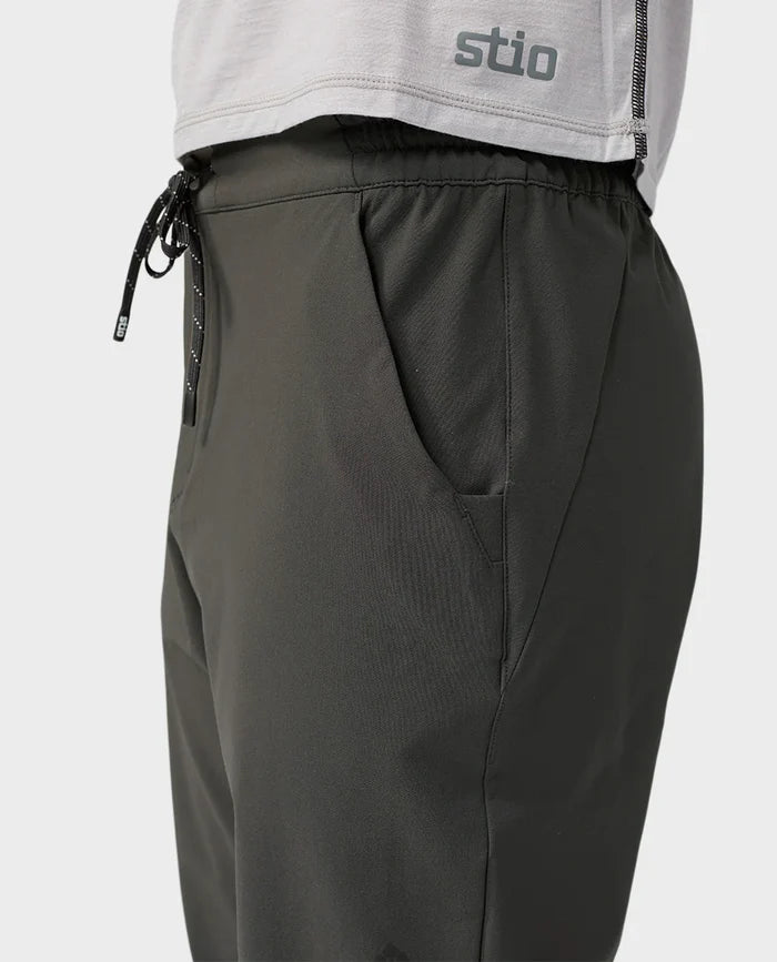 AllTrails × Stio Men's Pinedale Jogger - Raven Bottoms Stio
