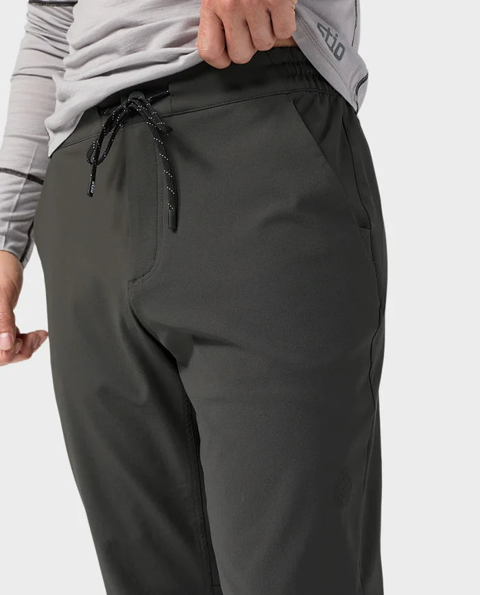 AllTrails × Stio Men's Pinedale Jogger - Raven Bottoms Stio