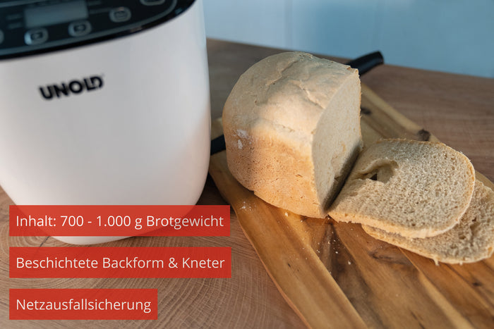 Ein geschnittener Laib Brot liegt auf einem Holzschneidebrett neben einem Brotbackautomaten Unold 68010 Backmeister® Design. Der deutsche Text hebt die Funktionen hervor: Laibkapazität, beschichtete Backform mit Kneter und Stromausfallschutz.