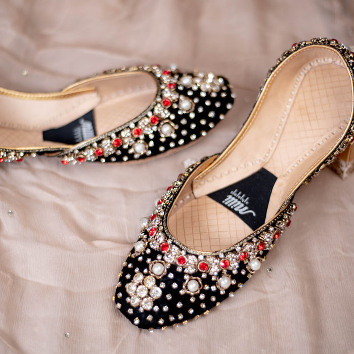 Black Velvet khussa