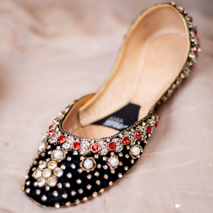 Black Velvet khussa