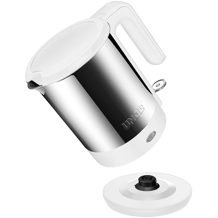 Der Unold Blitzkocher Edel 1,5 L ist ein Wasserkocher aus Edelstahl mit weißem Griff und Standfuß. Er ist schräg über einem passenden runden weißen Heizkissen abgebildet. Der Markenname Unold ist seitlich am Wasserkocher zu sehen.
