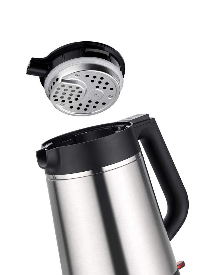 Der Wasserkocher Unold Blitzkocher Thermo 1,5 L verfügt über ein Edelstahlgehäuse und einen schwarzen Griff. Er wird ohne perforierten Deckel auf einem weißen Hintergrund über dem Wasserkocher präsentiert.