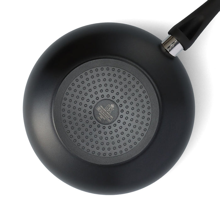 Brilliant hapjespan 24 cm zwart onderzijde