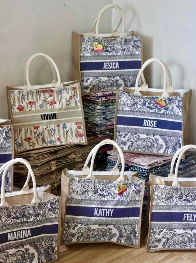 Burlap Book Tote - Travellers Hat Boutique
