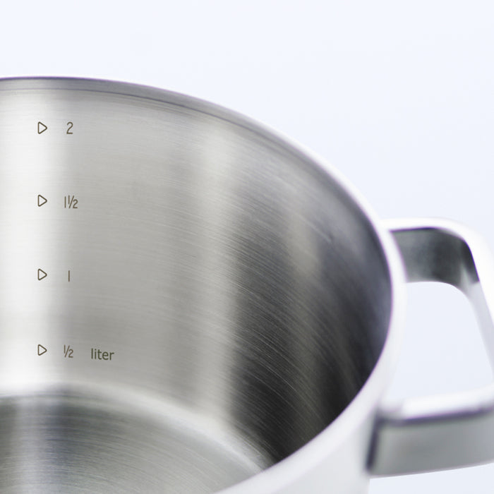 Conical+ soeppan 24 cm 6 liter zilver binnenzijde