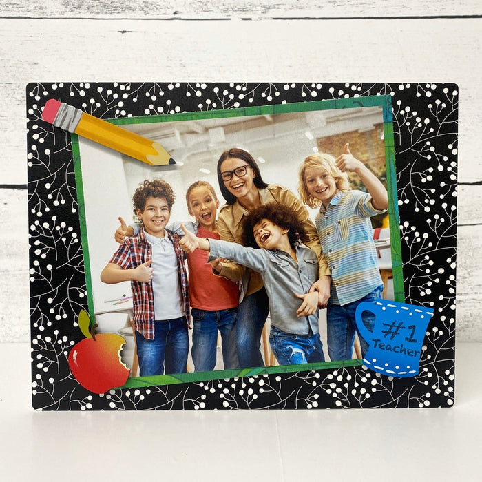 Easel w/ Kickstand 8.5x6.5 Black/White Berries Pattern