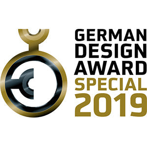 Das Logo des German Design Award Special 2019 zeigt links ein abstraktes kreisförmiges Emblem in Gold und Schwarz und rechts einen fettgedruckten Text, der Unolds Eiswürfelbereiter Edel hervorhebt.