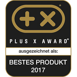 Eine schwarz-goldene Plakette mit dem Logo des Plus.
