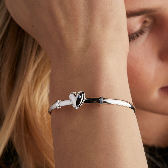 heart-clip-bangle-bracelet-AA734022SS_917a18f5-c2b3-44b6-a512-3ced2036f28f