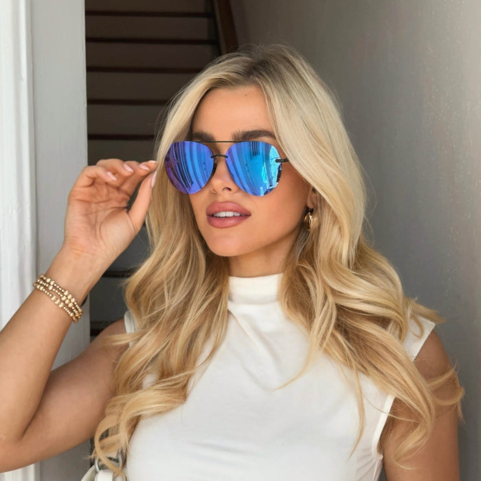 UGC - lifestyle - shelbyhunstad wearing Lenox sunglasses with matte black frames and purple mirror lens