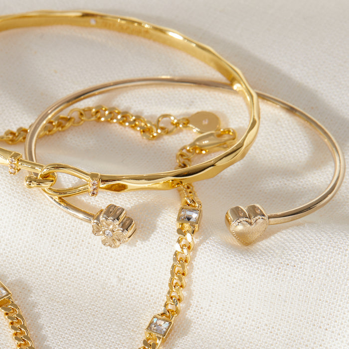 gold-metal-accents-styled-spring-2023-24103200-1665x1665-7722a62