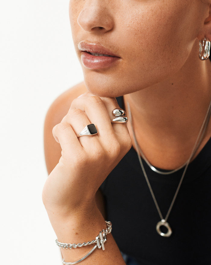 Lucy Williams Square Signet Ring | Sterling Silver/Black Spinel Rings Missoma
