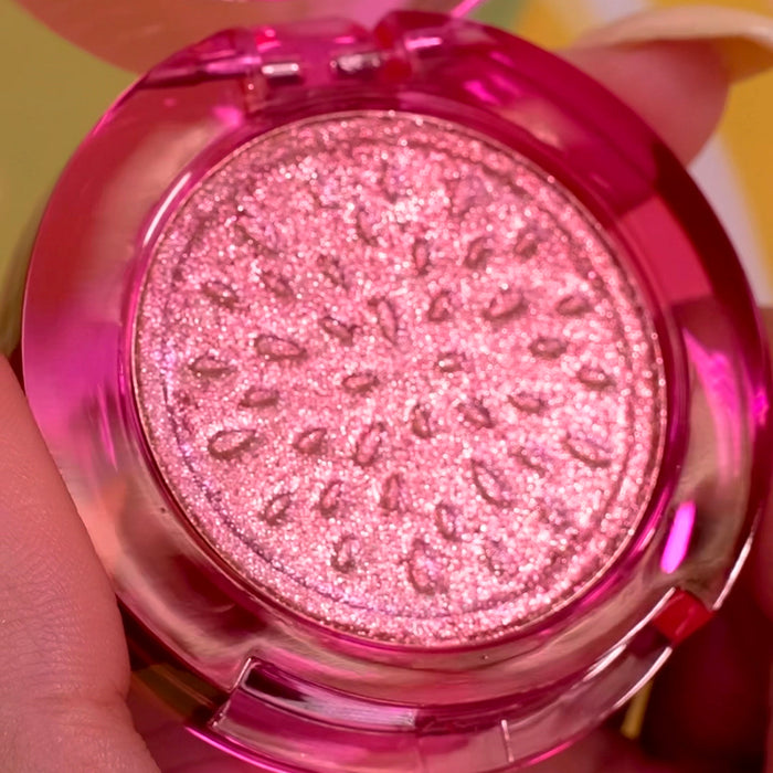 Macro shot of Quench Fruitlighter.