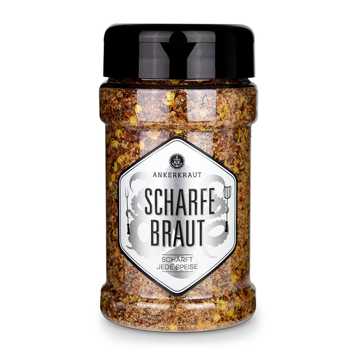 Scharfe Braut von Ankerkraut im Gewürzstreuer auf weißem Hintergrund.