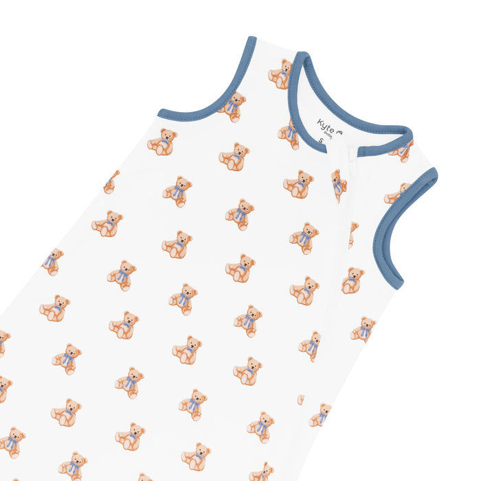 Sleep Bag in Teddy Bear 0.5 top zipper and close up of the Slate neck and arm trim