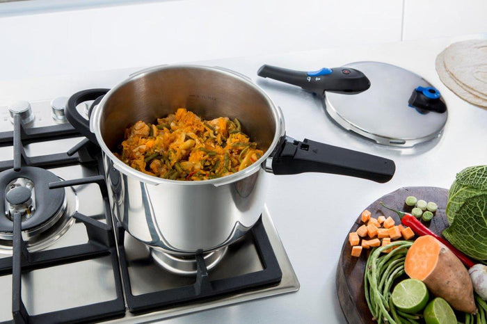 Snelkookpan 22 cm 6 liter - glanzend met eten