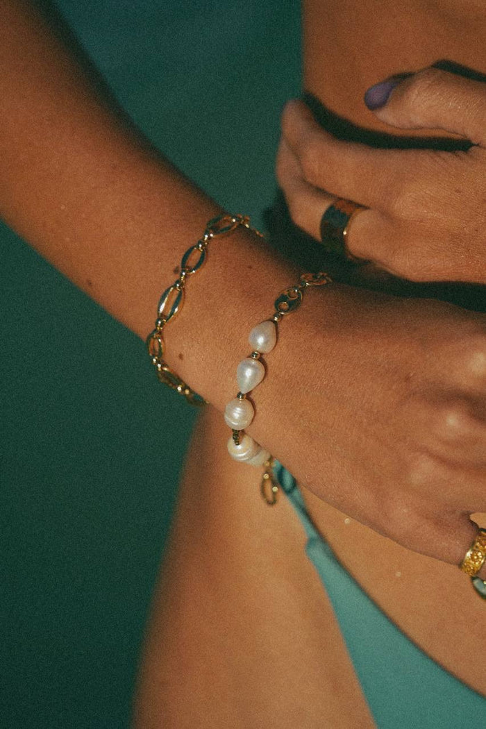 Trendy gold plated Sunkissed Bracelet for beachy summer look