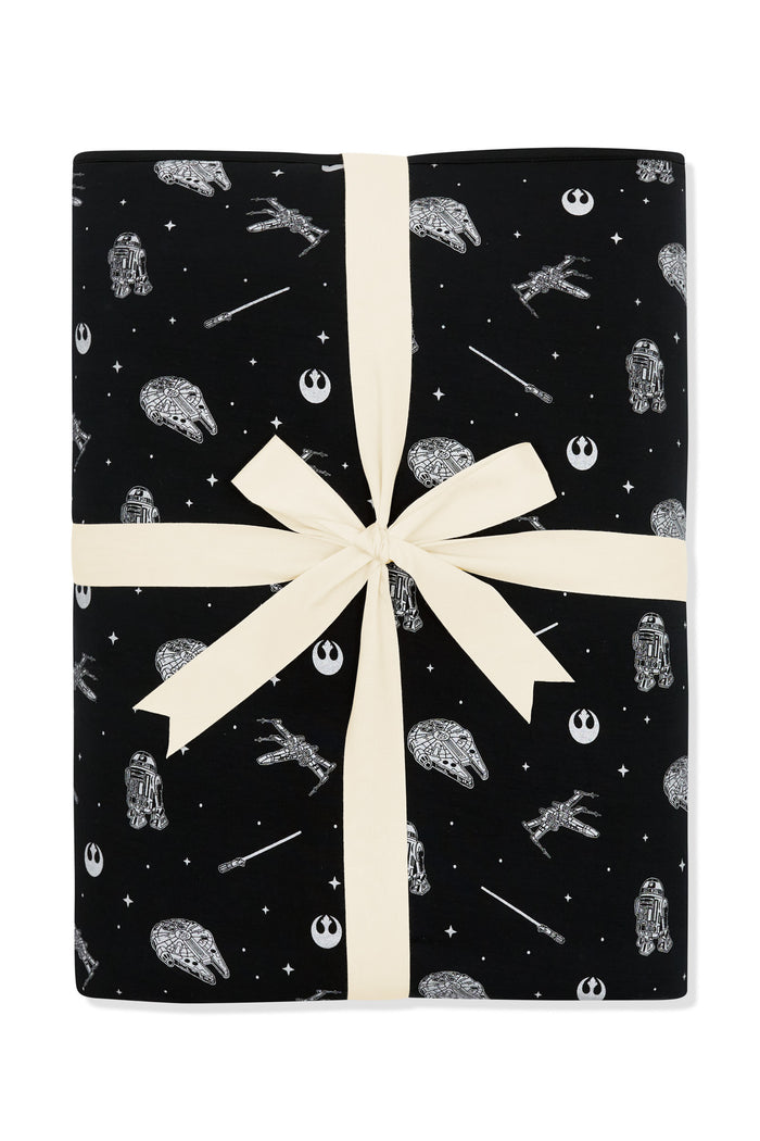 Black throw blanket with STAR WARS pattern