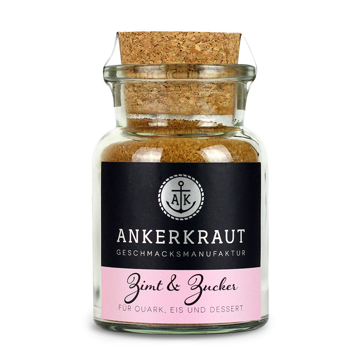 Zimt Zucker Mischung von Ankerkraut im Korkenglas auf weißem Hintergrund.